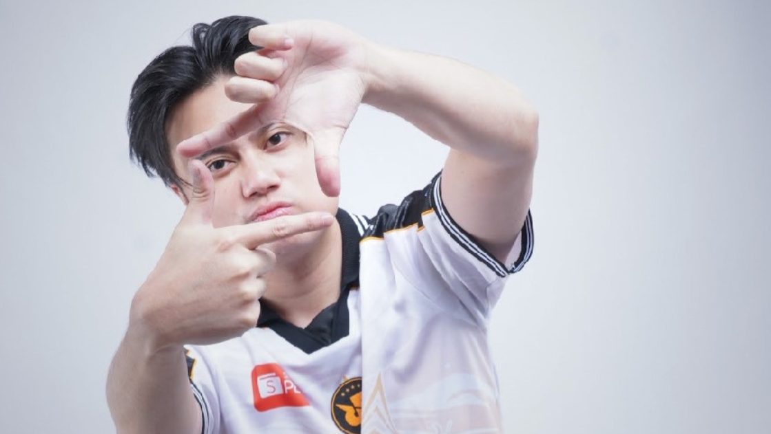 RRQ Hoshi Lepas Coach Pauu, Kaget Gak Nih?